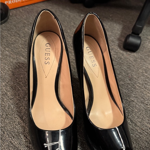 Guess - Picture 6 of 6